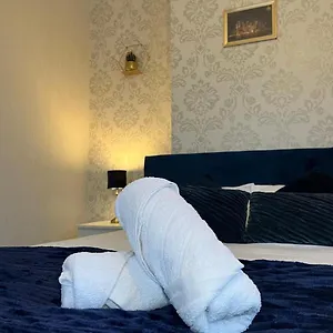 Baraka Holiday 1 Holiday home Birmingham